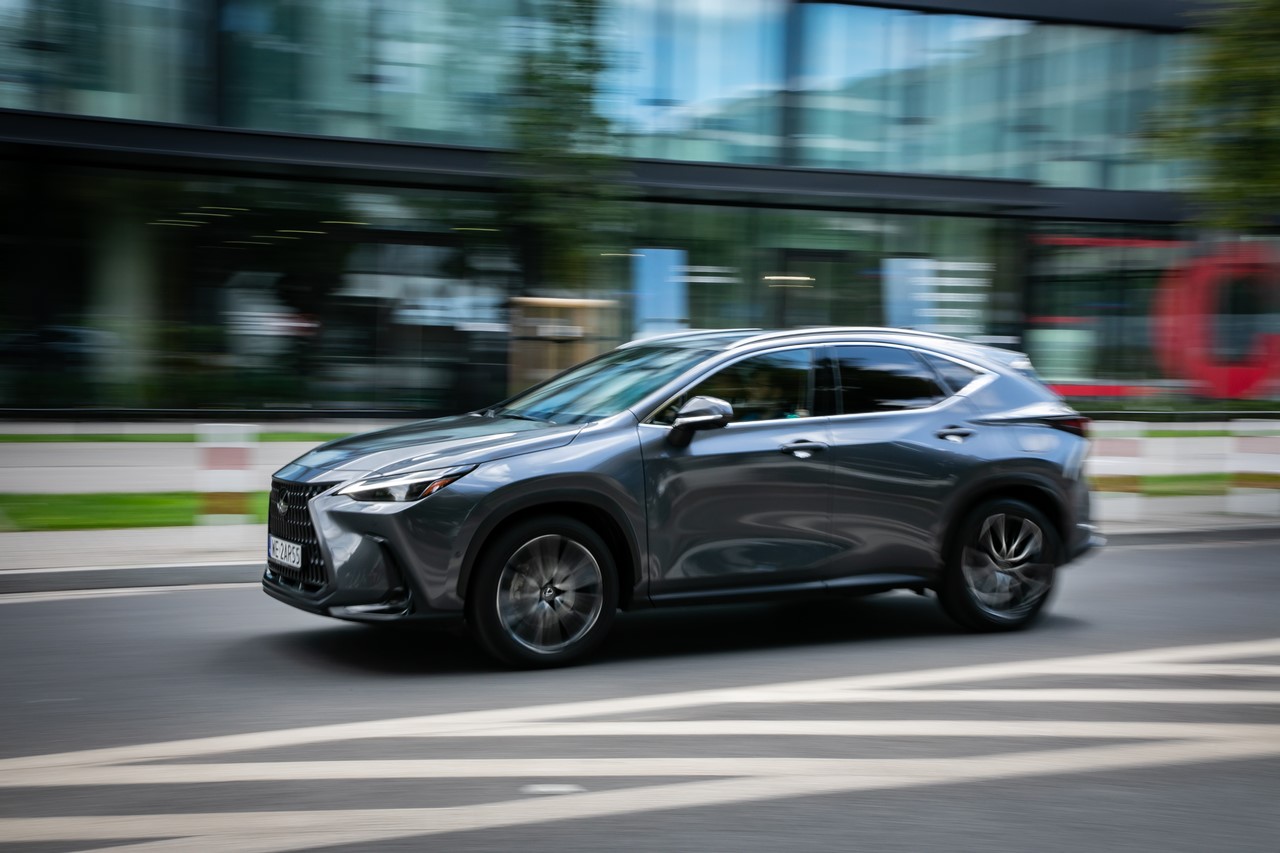 LEXUS NX JESZCZE BARDZIEJ DOSTĘPNY. KORZYSTNY NAJEM KINTO ONE, BOGATE WYPOSAŻENIE, WYDAJNY NAPĘD I NIEZAWODNOŚĆ NA LATA