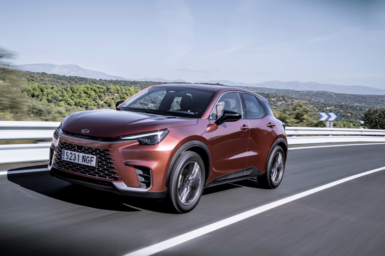 LBX I NX BESTSELLERAMI LEXUSA W EUROPIE. 60% WZROSTU SPRZEDAŻY MODELU RX