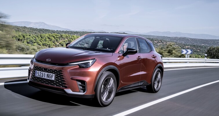 LBX I NX BESTSELLERAMI LEXUSA W EUROPIE. 60% WZROSTU SPRZEDAŻY MODELU RX