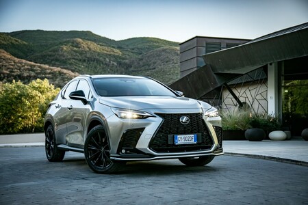 LBX I NX BESTSELLERAMI LEXUSA W EUROPIE. 60% WZROSTU SPRZEDAŻY MODELU RX