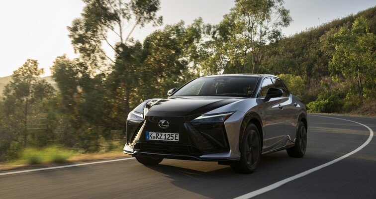 ELEKTRYCZNY LEXUS RZ DLA FIRMY. ATRAKCYJNE FINANSOWANIE I KORZYŚCI PODATKOWE