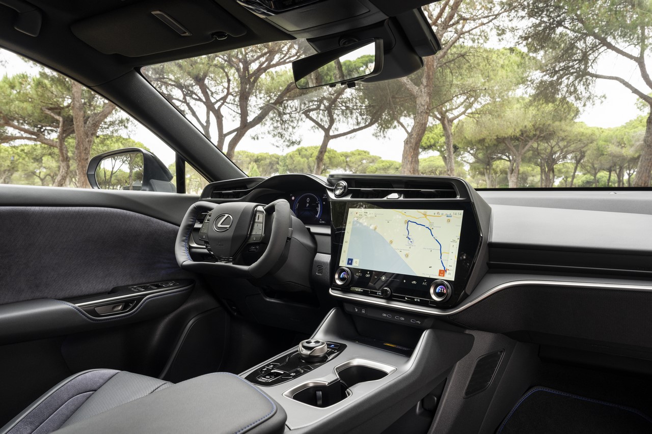 DNI OTWARTE NOWEGO LEXUSA RZ. ELEKTRYCZNY SUV Z PRZEŁOMOWYM UKŁADEM STEER-BY-WIRE