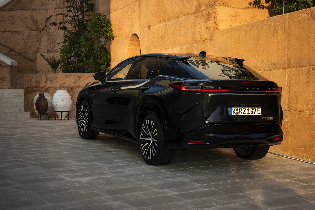 DNI OTWARTE NOWEGO LEXUSA RZ. ELEKTRYCZNY SUV Z PRZEŁOMOWYM UKŁADEM STEER-BY-WIRE