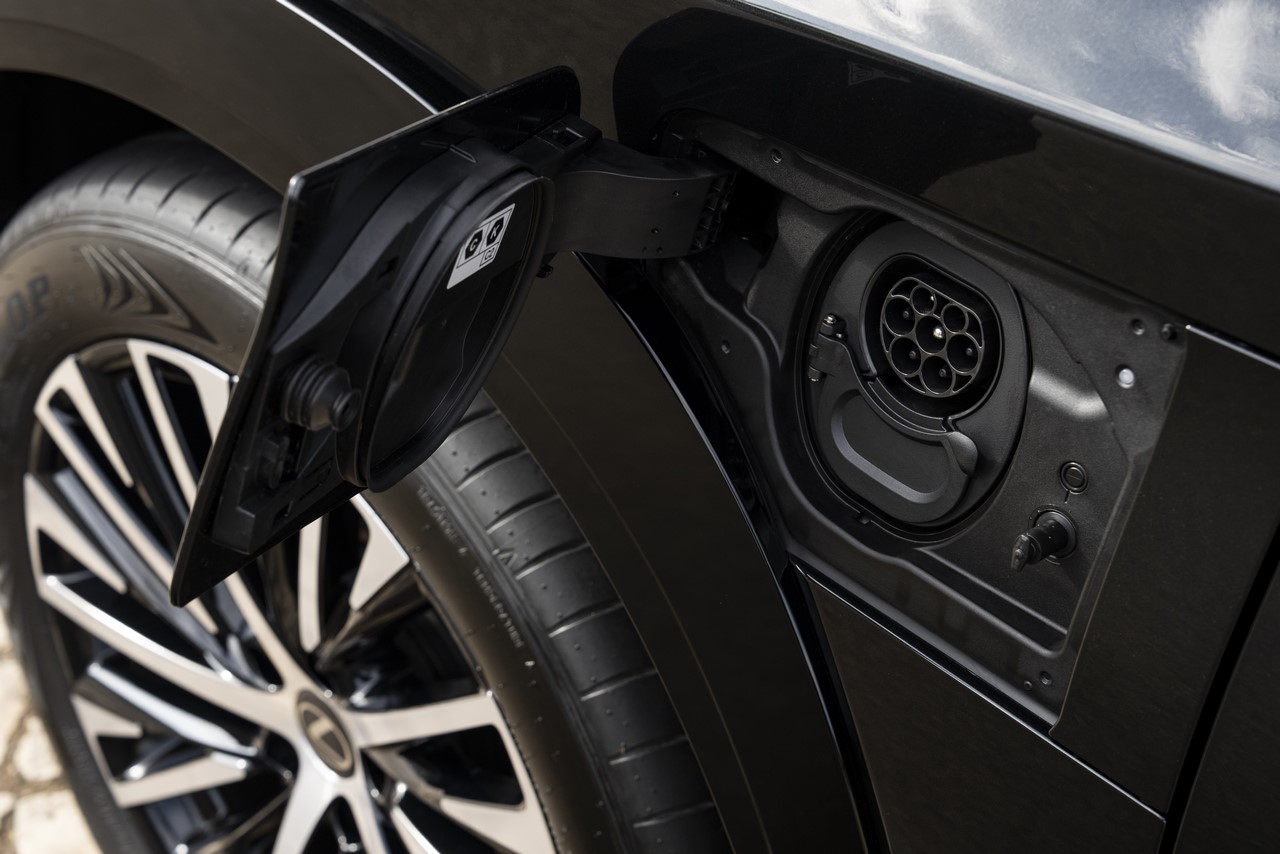 DNI OTWARTE NOWEGO LEXUSA RZ. ELEKTRYCZNY SUV Z PRZEŁOMOWYM UKŁADEM STEER-BY-WIRE