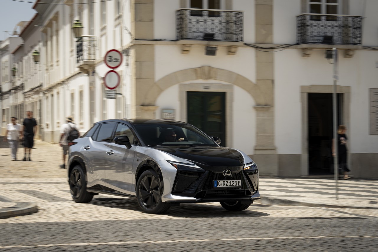 DNI OTWARTE NOWEGO LEXUSA RZ. ELEKTRYCZNY SUV Z PRZEŁOMOWYM UKŁADEM STEER-BY-WIRE