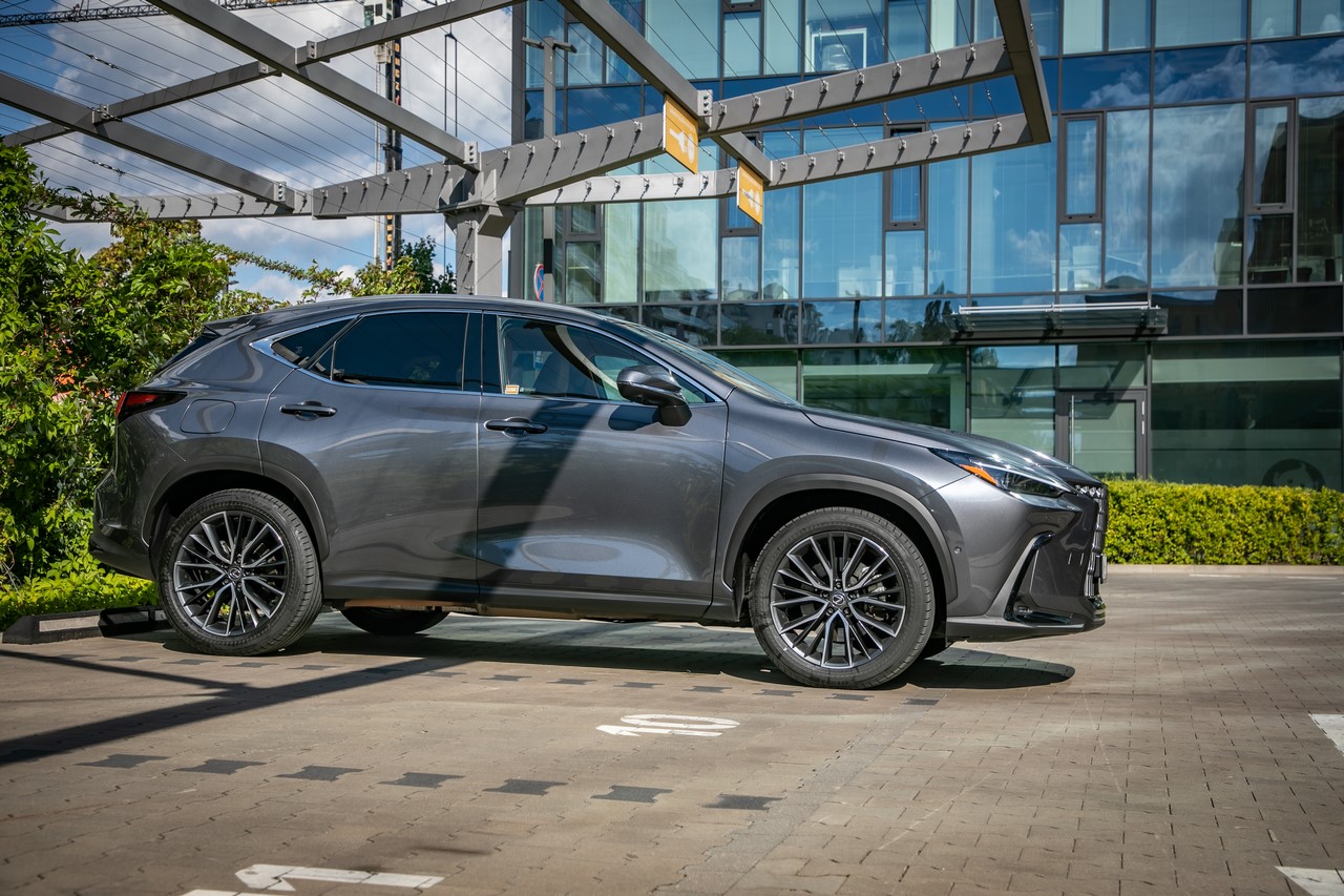 LEXUS NX W WYJĄTKOWEJ CENIE. WERSJA ELEGANCE OD 199 900 ZŁ LUB 1250 ZŁ NETTO MIESIĘCZNIE W NAJMIE KINTO ONE