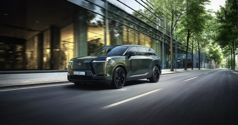 NOWY LEXUS TZ Z NAJWIĘKSZĄ BATERIĄ I STAŁYM NAPĘDEM 4X4 DIRECT4. KOMFORT PODRÓŻOWANIA PRIORYTETEM