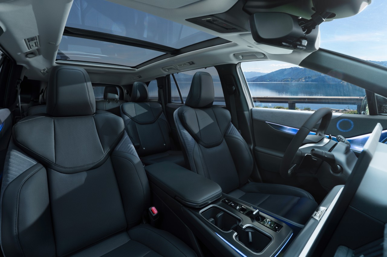 NOWY LEXUS TZ Z NAJWIĘKSZĄ BATERIĄ I STAŁYM NAPĘDEM 4X4 DIRECT4. KOMFORT PODRÓŻOWANIA PRIORYTETEM