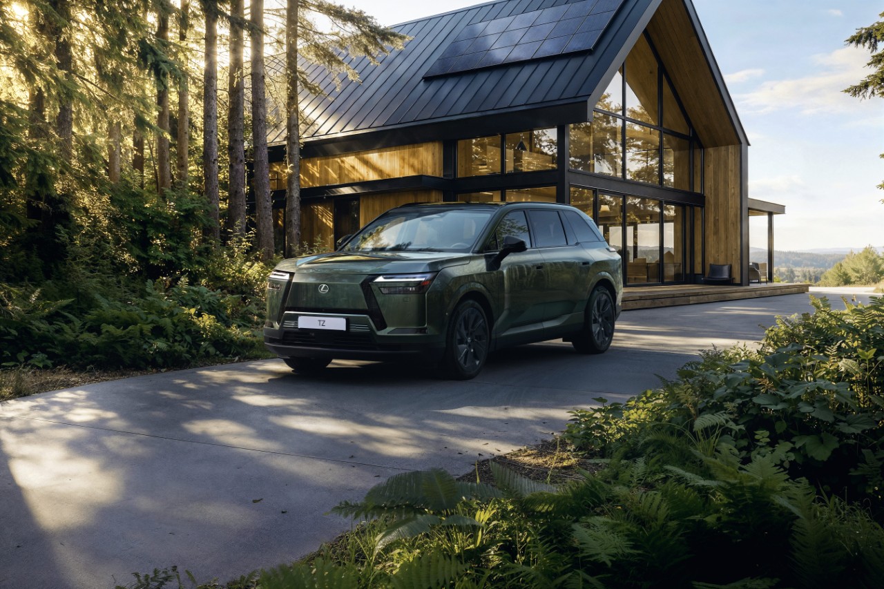 NOWY LEXUS TZ Z NAJWIĘKSZĄ BATERIĄ I STAŁYM NAPĘDEM 4X4 DIRECT4. KOMFORT PODRÓŻOWANIA PRIORYTETEM