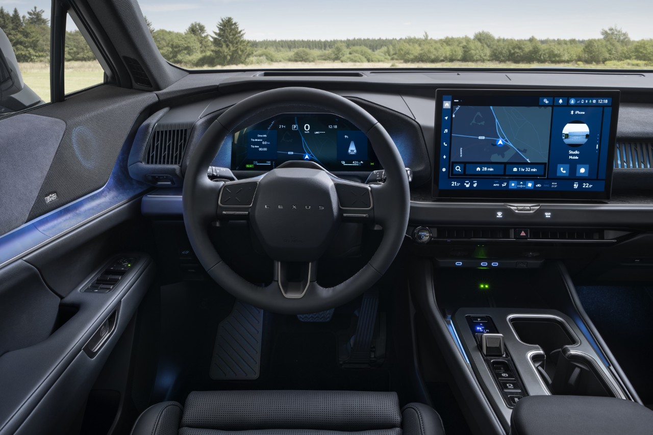 NOWY LEXUS TZ. KOMFORT PODRÓŻOWANIA W STYLU DRIVING LOUNGE 