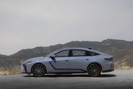 LEXUS SPRZEDAŁ W POLSCE PONAD 70 TYS. HYBRYD. NX NAJPOPULARNIEJSZYM MODELEM