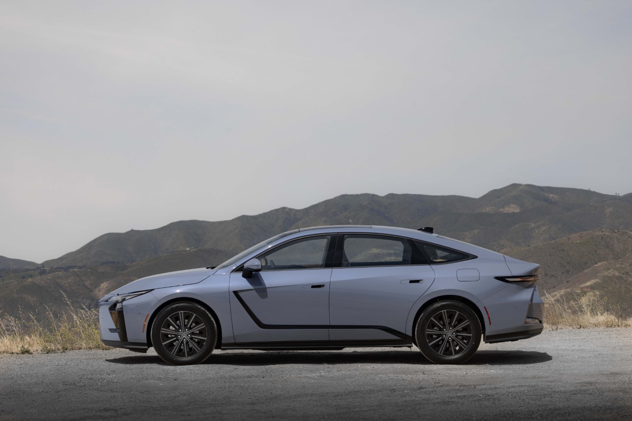 LEXUS SPRZEDAŁ W POLSCE PONAD 70 TYS. HYBRYD. NX NAJPOPULARNIEJSZYM MODELEM