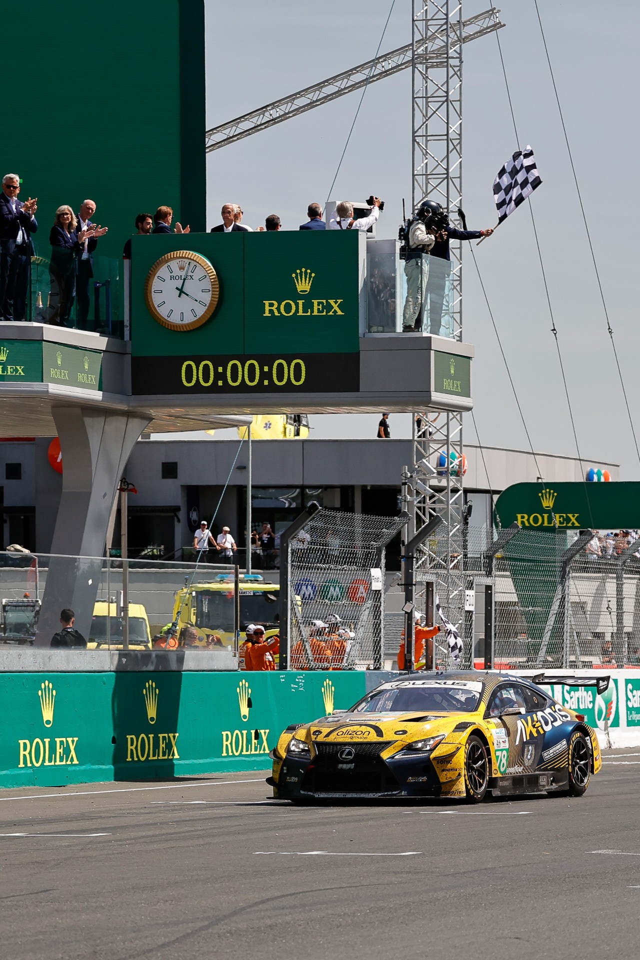 HISTORYCZNE PODIUM LEXUSA W 24H LE MANS