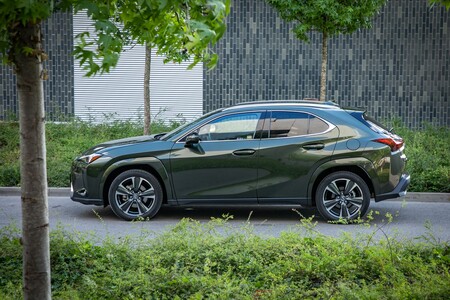CROSSOVERY LEXUSA JESZCZE PRZYSTĘPNIEJSZE. LBX OD 133 000 ZŁ, UX OD 168 500 ZŁ