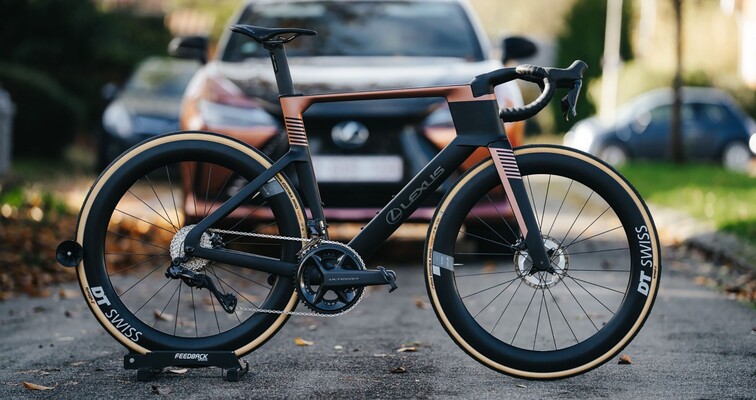 LEXUS RACE BIKE. INNOWACYJNY ROWER SZOSOWY LEXUSA O NIESAMOWITYCH OSIĄGACH