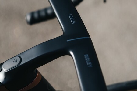 LEXUS RACE BIKE. INNOWACYJNY ROWER SZOSOWY LEXUSA O NIESAMOWITYCH OSIĄGACH