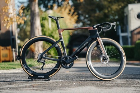 LEXUS RACE BIKE. INNOWACYJNY ROWER SZOSOWY LEXUSA O NIESAMOWITYCH OSIĄGACH