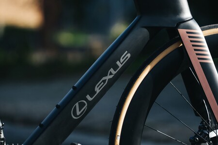 LEXUS RACE BIKE. INNOWACYJNY ROWER SZOSOWY LEXUSA O NIESAMOWITYCH OSIĄGACH