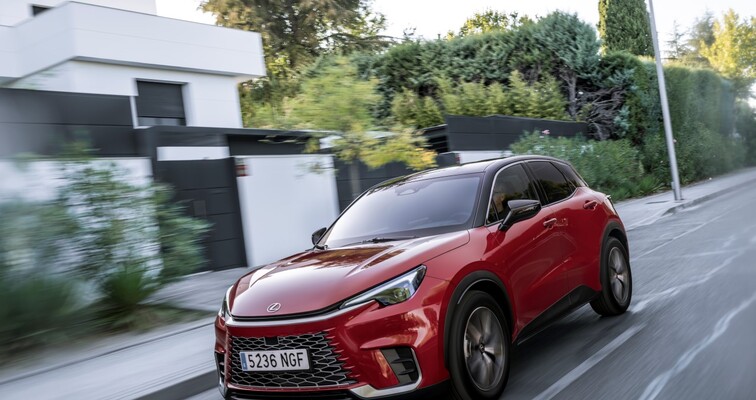 LBX europejskim bestsellerem Lexusa. Nowy RZ oraz RX 450h+ z najwyższymi wzrostami