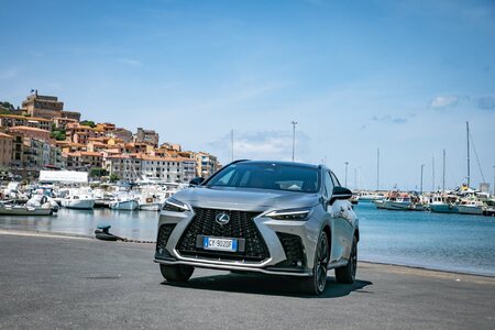 LBX europejskim bestsellerem Lexusa. Nowy RZ oraz RX 450h+ z najwyższymi wzrostami