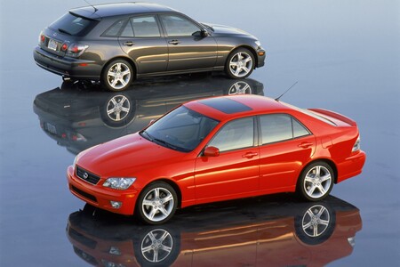 25 lat od debiutu Lexusa IS 300 SportCross z kultowym silnikiem. Teraz to poszukiwany youngtimer