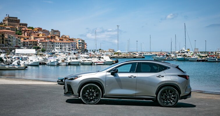 Lexus NX od 219 100 zł w nowej ofercie specjalnej. Bogato wyposażone wersje dostępne od ręki