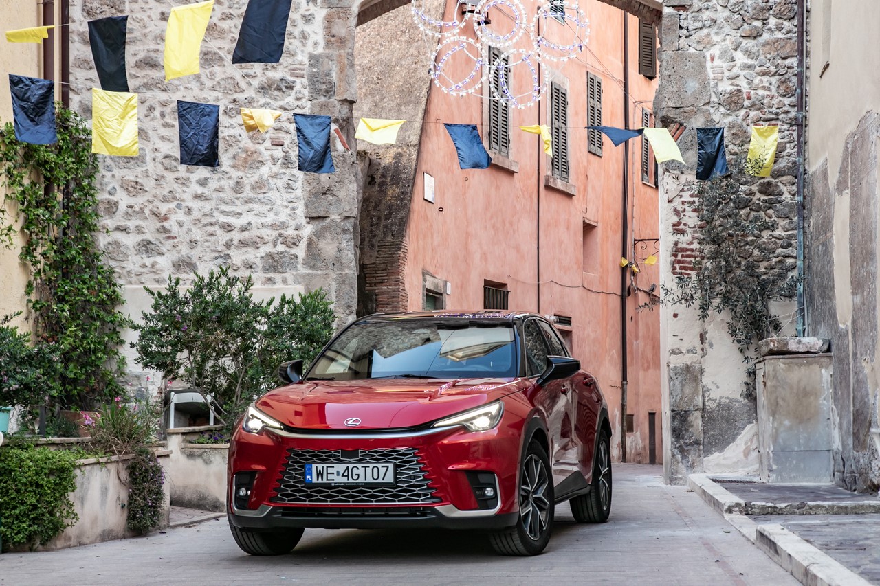 Lexus wyborem numer 1 wśród klientów indywidualnych. LBX bezkonkurencyjny w segmencie