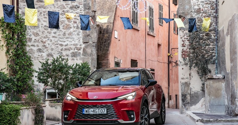 Lexus wyborem numer 1 wśród klientów indywidualnych. LBX bezkonkurencyjny w segmencie