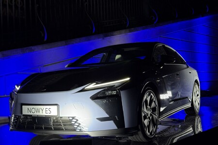 Zelektryfikowane Lexusy na prezentacji ramówki CANAL+. Efektowna ekspozycja modeli ES i RZ