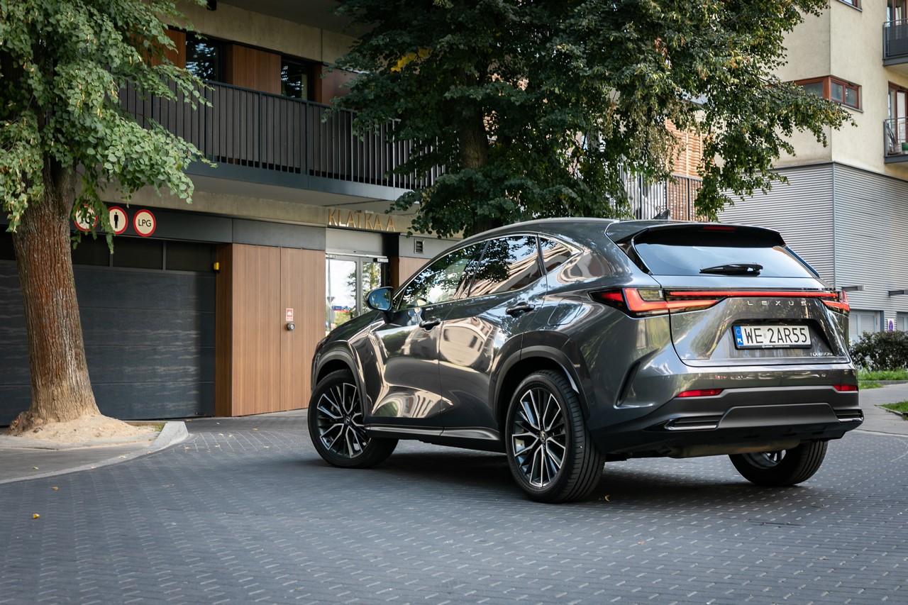 Lexus NX w ofercie Final Edition to bogate wyposażenie i lakier metalik w wyjątkowej cenie