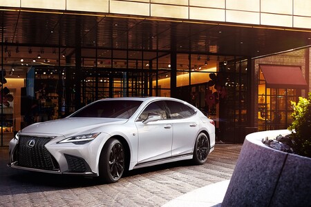 Niezawodność samochodów Lexusa potwierdzona. To marka premium nr 1 w rankingu iSeeCars