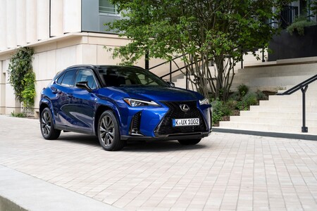 Lexus UX w ofercie Final Edition od 149 900 zł. Bogato wyposażone wersje z krótkim terminem odbioru