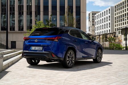 Lexus UX w ofercie Final Edition od 149 900 zł. Bogato wyposażone wersje z krótkim terminem odbioru