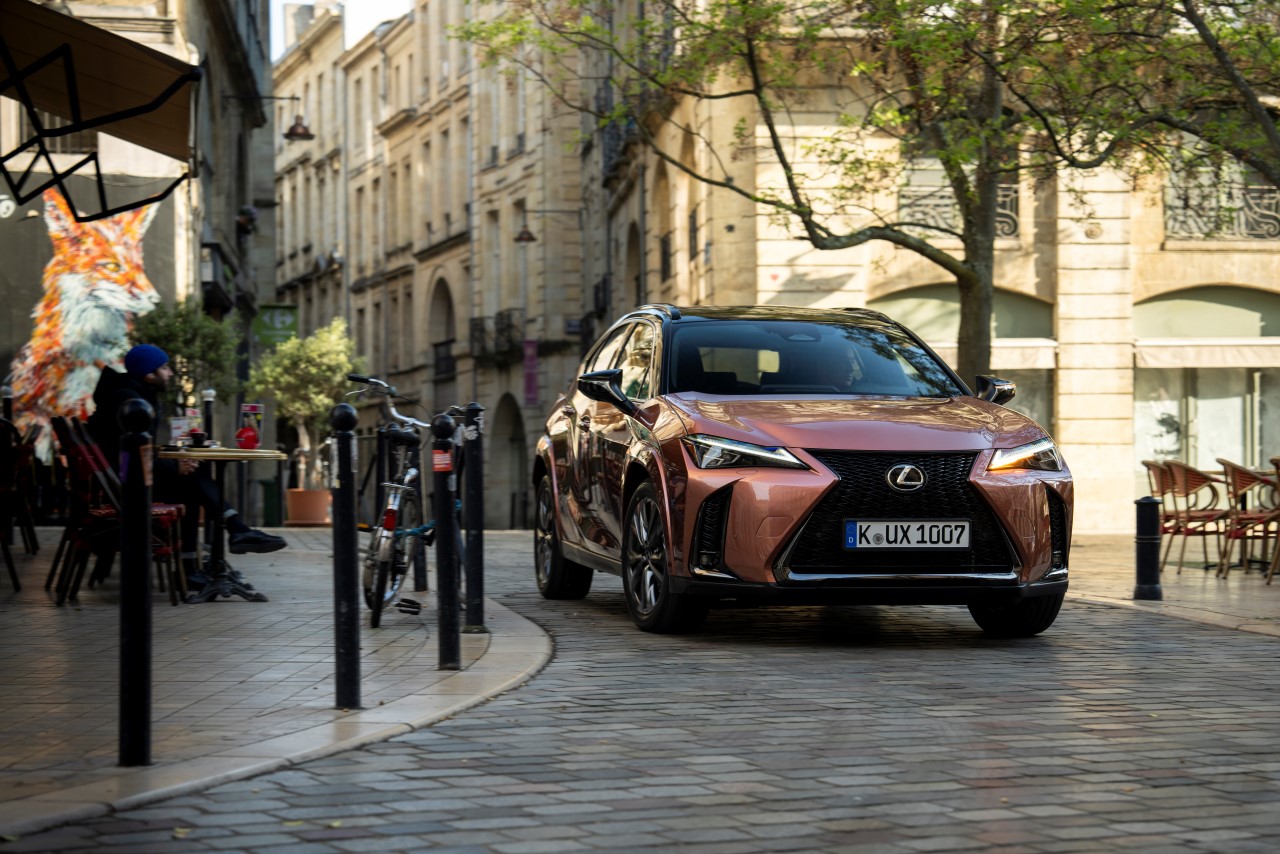 Lexus UX w ofercie Final Edition od 149 900 zł. Bogato wyposażone wersje z krótkim terminem odbioru