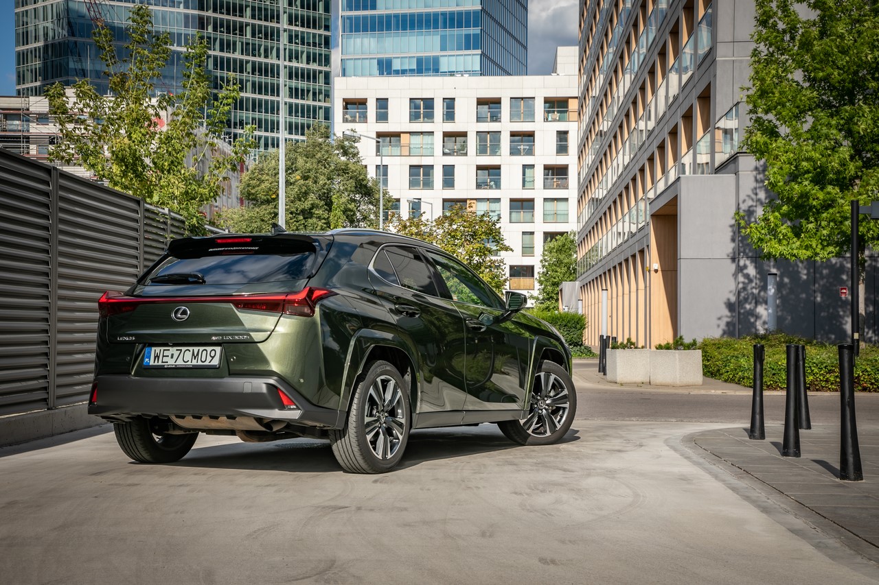 Lexus UX w ofercie Final Edition od 149 900 zł. Bogato wyposażone wersje z krótkim terminem odbioru
