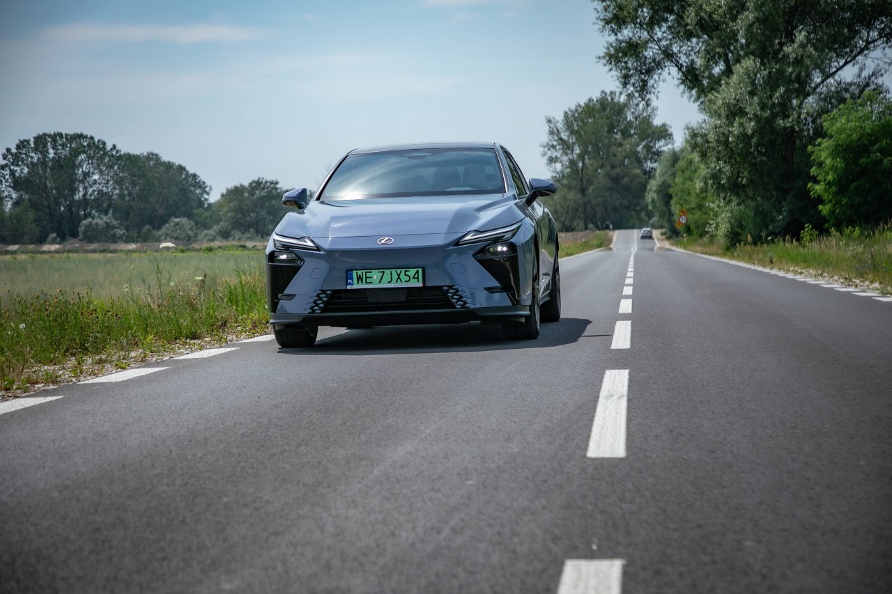 Nowy Lexus ES liderem segmentu E Premium we wrześniu. Lexus najczęściej wybieraną marką premium wśród klientów indywidualnych