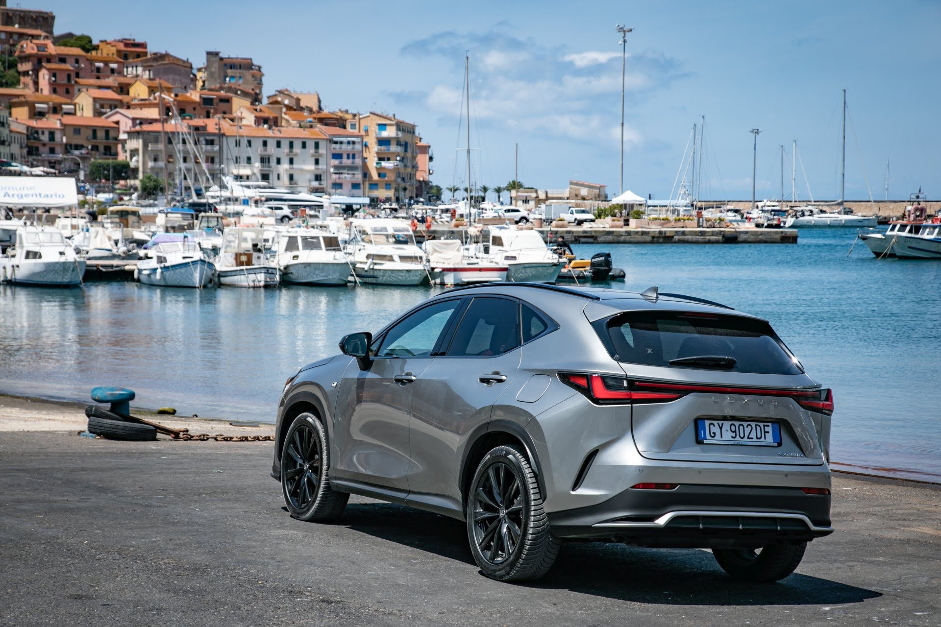 LBX bestsellerem Lexusa w Europie, NX 450h+ najpopularniejszą hybrydą plug-in