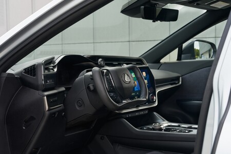 LBX bestsellerem Lexusa w Europie, NX 450h+ najpopularniejszą hybrydą plug-in