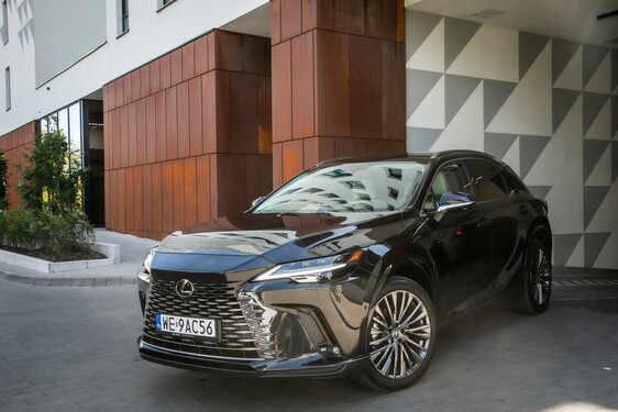 Lexus sprzedał na świecie ponad milion hybrydowych RX-ów