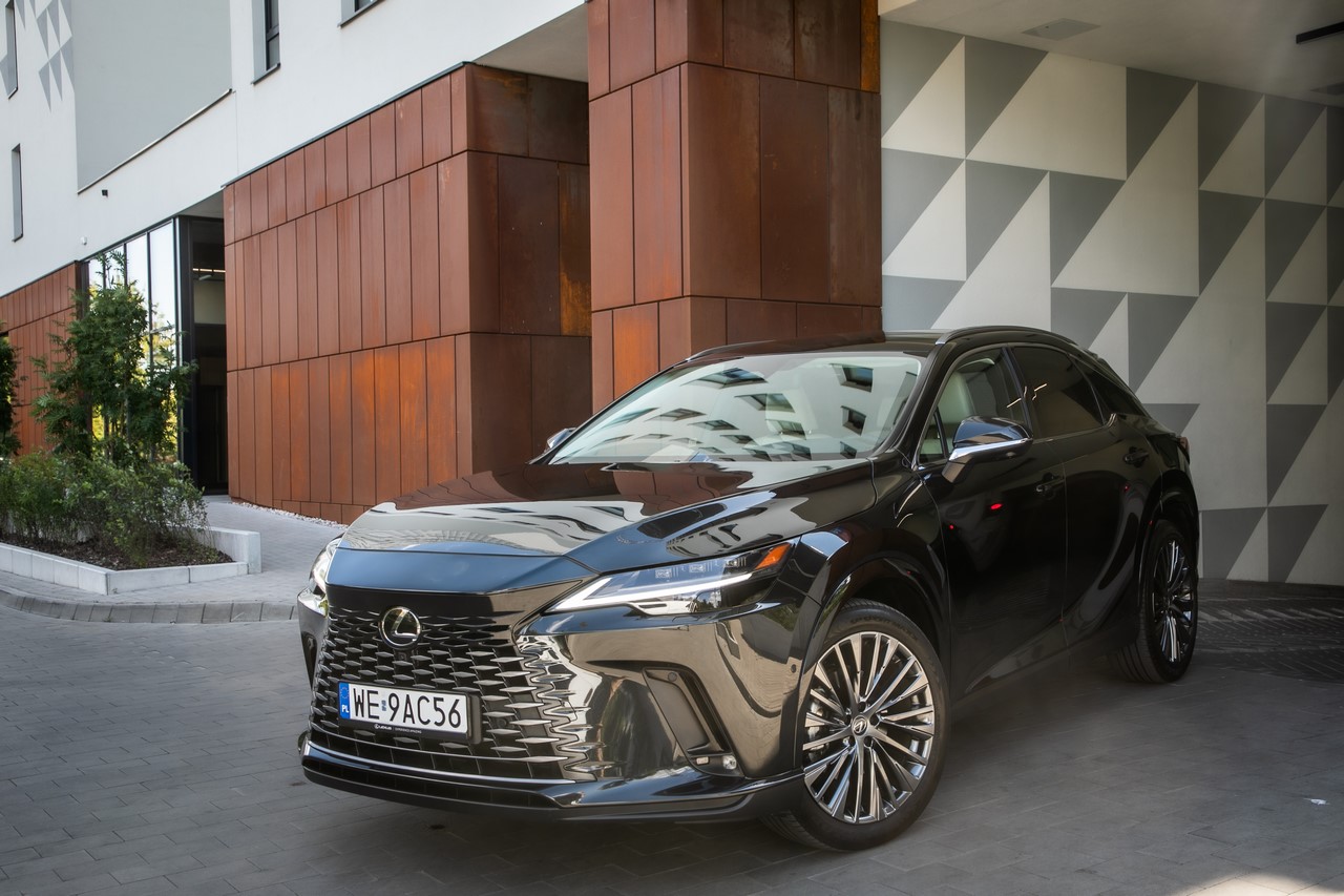 Lexus sprzedał na świecie ponad milion hybrydowych RX-ów