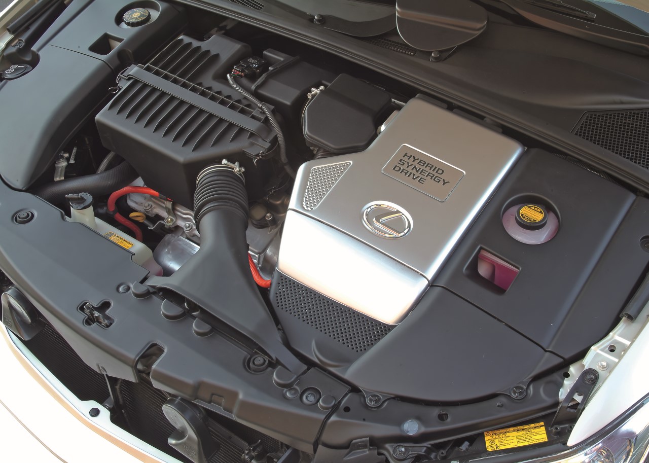 Lexus sprzedał na świecie ponad milion hybrydowych RX-ów
