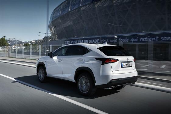 NX 200t 2015