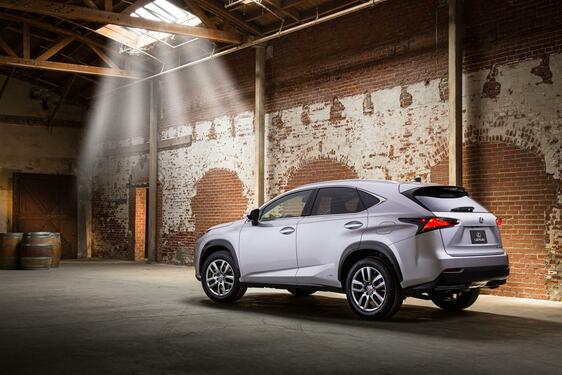 NX 300h 2015