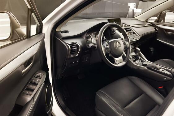 NX 300h 2015