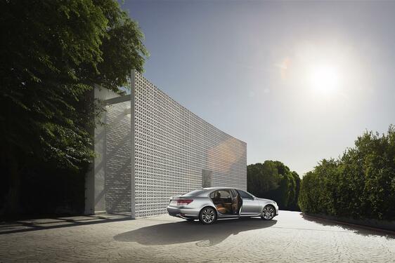 LS 600h 2012