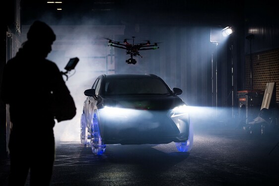 Lexus na lodowych kołach