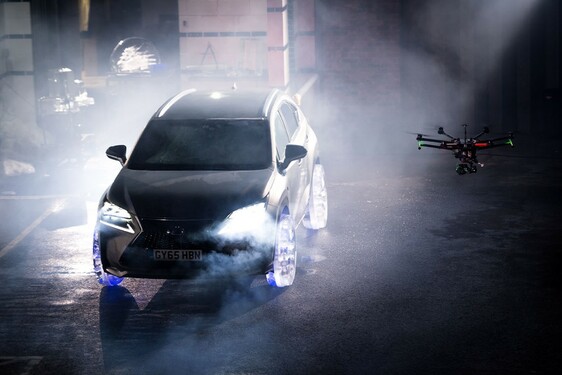 Lexus na lodowych kołach