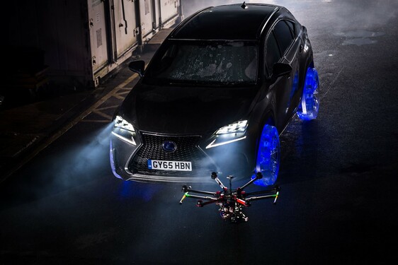 Lexus na lodowych kołach