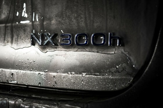 Lexus na lodowych kołach