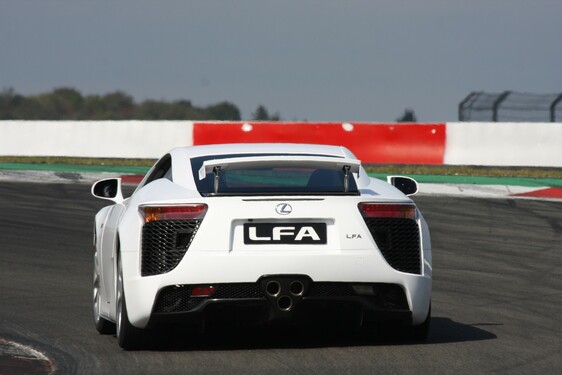 Nieznana historia Lexusa LFA
